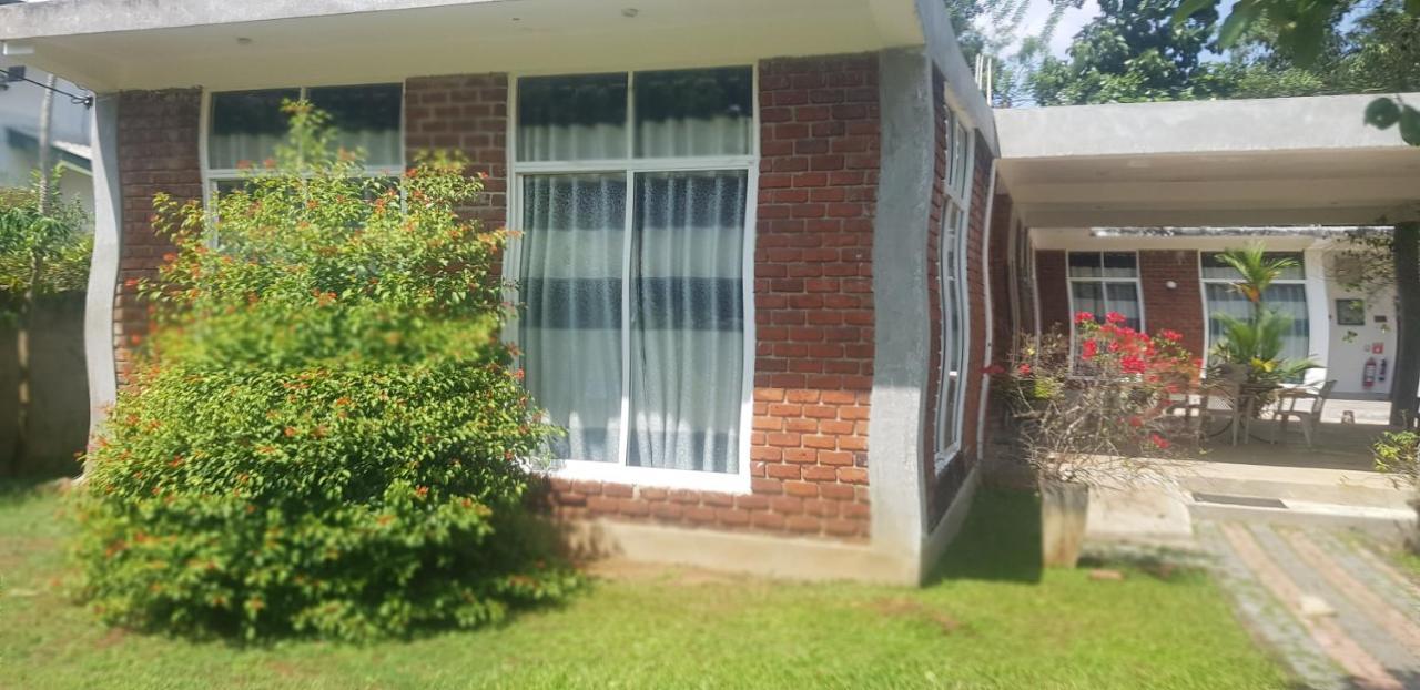 Margosa Lake Resort Anuradhapura Dış mekan fotoğraf